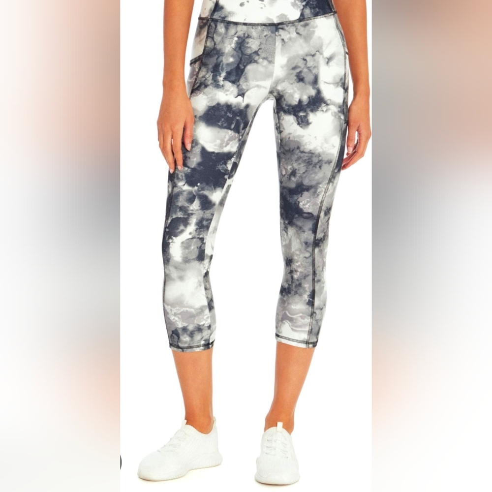 Marika White Marble Active Capri Leggings